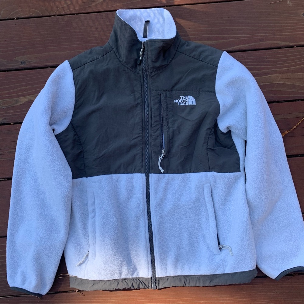 Women’s small North Face fleece.